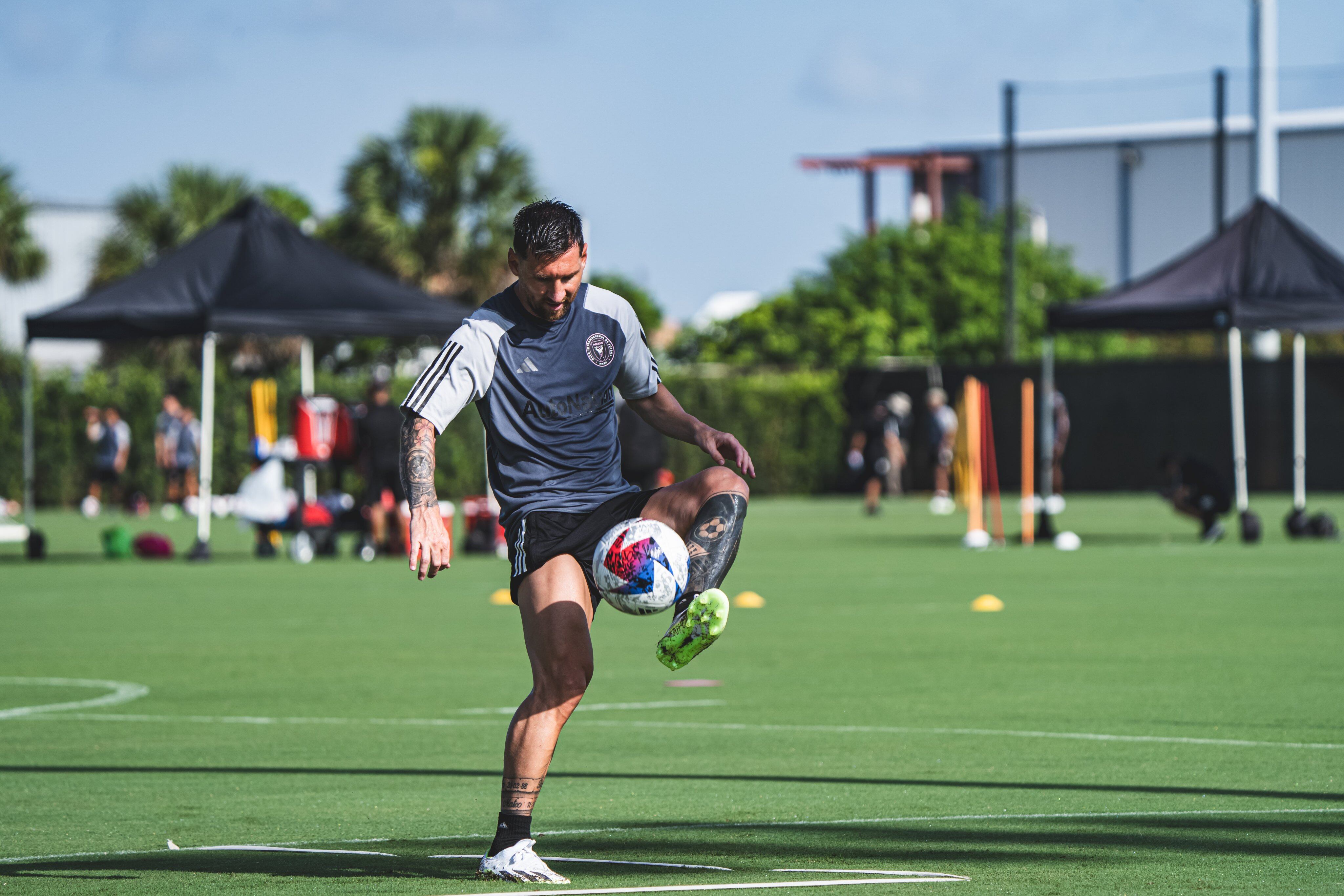 Lionel Messi entrenando en Inter Miami, equipo en el que debutará este viernes ante Cruz Azul de México. (Prensa Inter Miami)