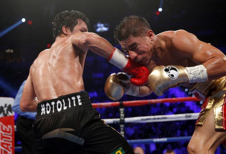 Manny Pacquiao (L) of the Philippines battles with WBO welterweight champion Jessie Vargas of Las Vegas during their title fight at the Thomas & Mack Center in Las Vegas, Nevada, U.S., November 5, 2016. REUTERS/Las Vegas Sun/Steve Marcus