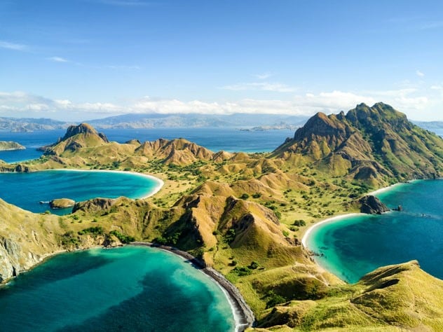 Panorámica de Pulau Padar en el Parque Nacionial de Komodo, Indonesia