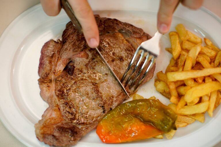 Bife con papas fritas