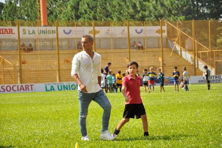 Cascini en su ambiente, capacitando a chicos misioneros. (Misiones Online