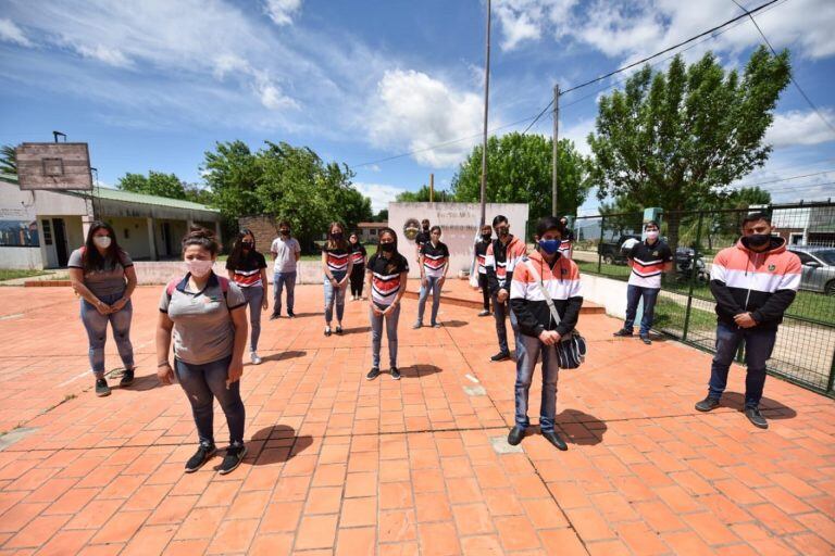 400 alumnos regresaron a las aulas ayer