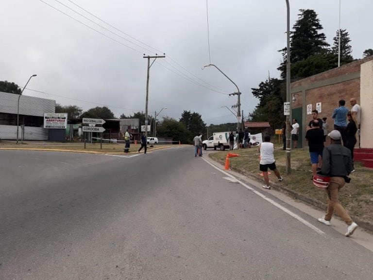 Murió al chocar contra un poste en Salsipuedes