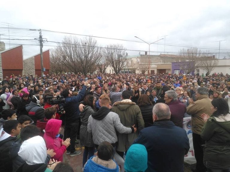 Marcha en Murphy para pedir justicia por el crimen de Juan Cruz Ibáñez. (FM Dale!)