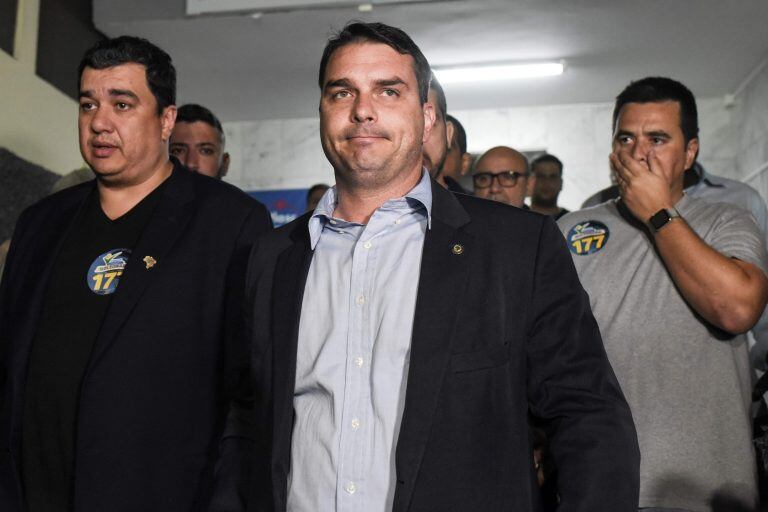 Flavio Bolsonaro le agradeció a los votantes por la elección que hizo su padre. Foto: Fabio TEIXEIRA/AFP.