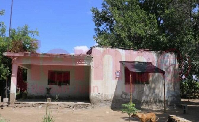 La vivienda se encuentra en la localidad de Media Agua, a menos de 5 kilómetros de Ruta Nacional 40.