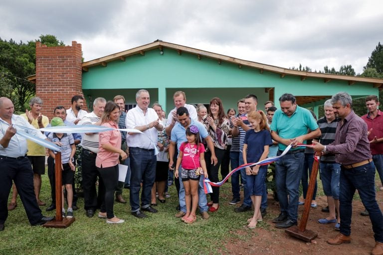 Passalacqua entregó 33 títulos de propiedad en el paraje El Progreso.