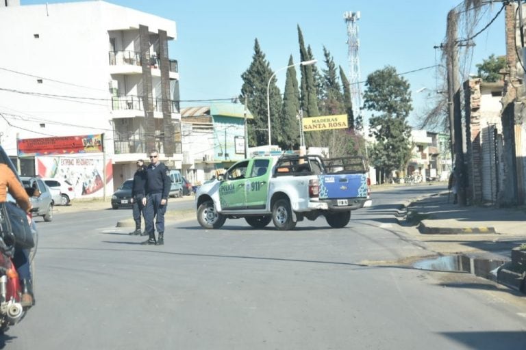 Protestas en la Avenida Armenia frente ANSES en reclamo por las asignaciones.