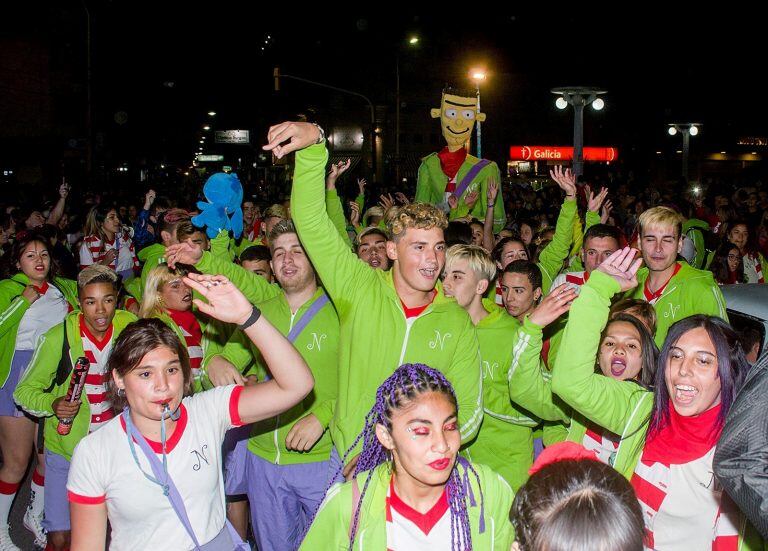 La promo del Colegio Nacional (Foto: Municipalidad de Azul).