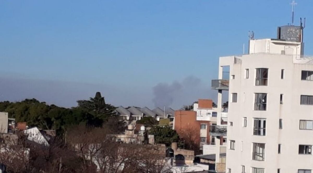 Rosario volvió a sufrir el impacto del humo por la quema ilegal en las islas