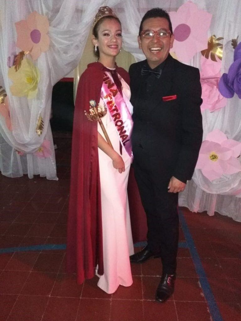 Paulina Ceballos Reina de El Tio junto a su padre Federico Ceballos.