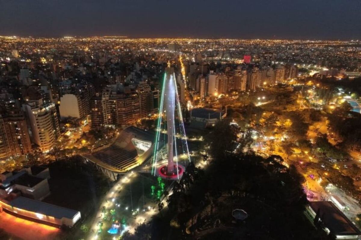 Anunciaron el día y hora en que se encenderá el Árbol de Navidad en el Faro del Bicentenario