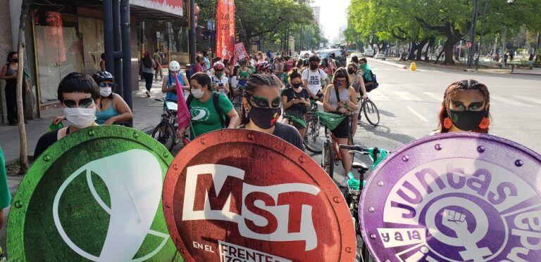 Caravana Verde en el centro de Córdoba. Fotos: La Voz del Interior