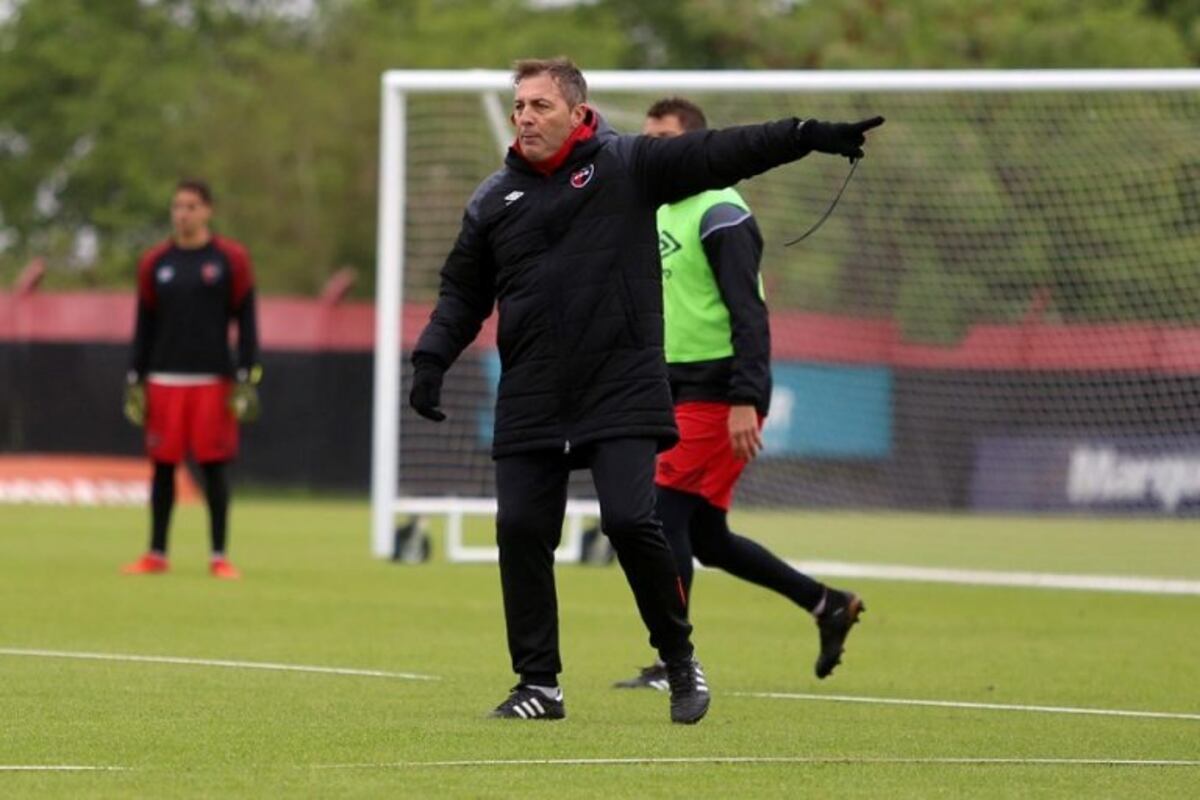 Frank Kudelka repetiría el equipo para visitar a Patronato