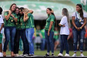 Football Soccer - Chapecoense v Palmeiras - Charity match - Arena Conda, Chapeco, Brazil, 21/1/17. Relatives of players of Brazilian soccer team Chapecoense, who perished in a plane crash, react before a charity match between Chapecoense and Palmeiras. RE