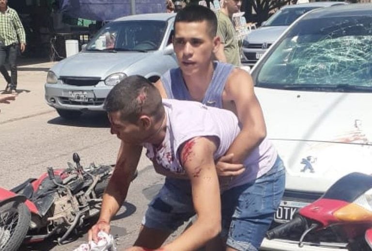 El siniestro ocurrió sobre avenida Edison y el protagonista fue un  joven de 26 años que quedó internado por los golpes.