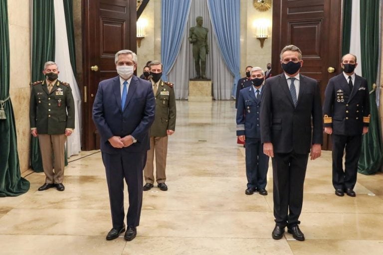 El presidente Alberto Fernández y las principales autoridades de las Fuerzas Armadas. (Presidencia)