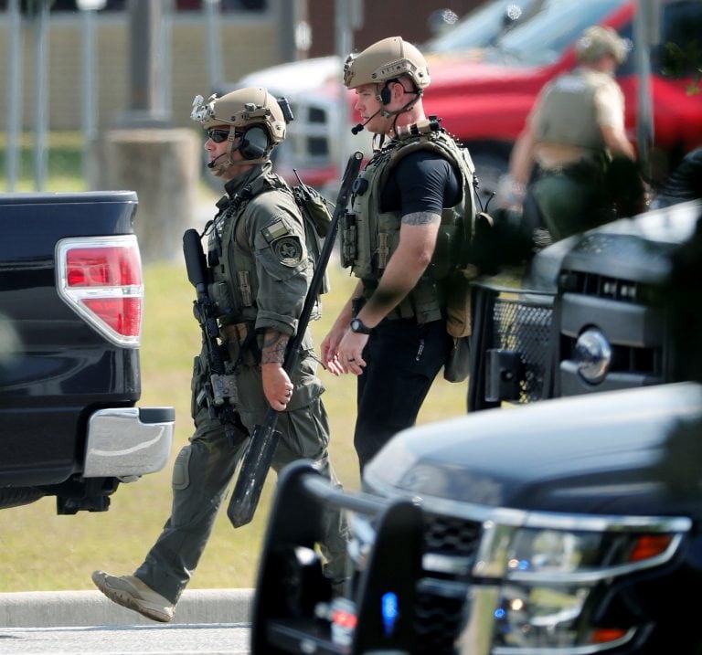 En fotos: las impactantes escenas del tiroteo en una escuela de Texas