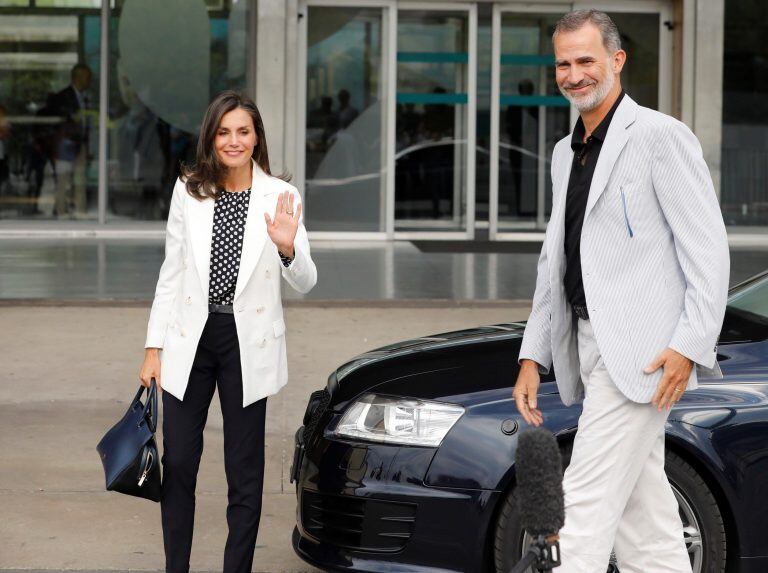 Tras la cirugía, el rey Felipe VI y la reina Letizia presenciaron el centro de salud para conocer la evolución de Juan Carlos.