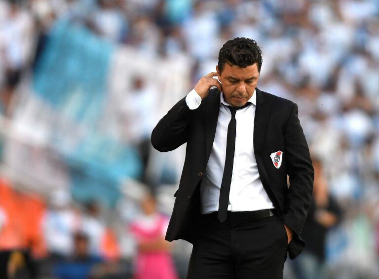 MZA028 - MENDOZA (ARGENTINA), 9/12/2017.- Marcelo Gallardo DT de River Plate reacciona durante el partido ante Atlético Tucumán, en la Final de la Copa Argentina 2017, que se disputa en el Estadio Malvinas Argentinas de la ciudad de Mendoza, Argentina, el 09 de diciembre de 2017. EFE/ Andres Larrovere mendoza marcelo gallardo campeonato torneo copa argentina 2017 futbol futbolistas partido final river plate atletico de tucuman