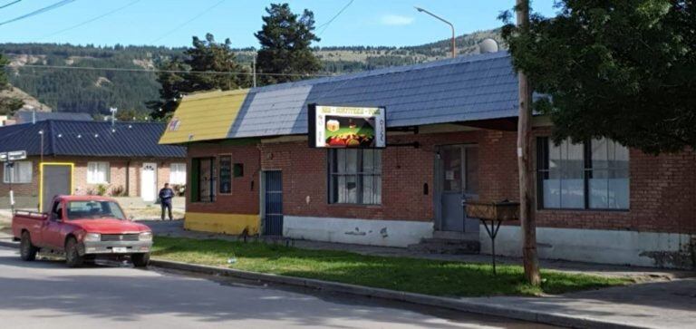 Nuevo conflicto en conocido bar de la ciudad, la policía investiga a un hombre por efectuar tiros al aire.