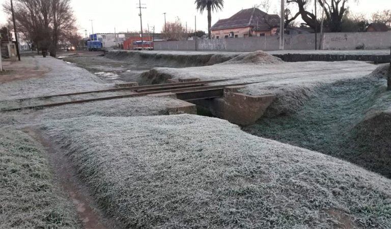 Heladas y tiempo muy frío en Río Cuarto, en Huinca Renancó se registraron 7 grados bajo cero. (Fotos: HRTV Digital)