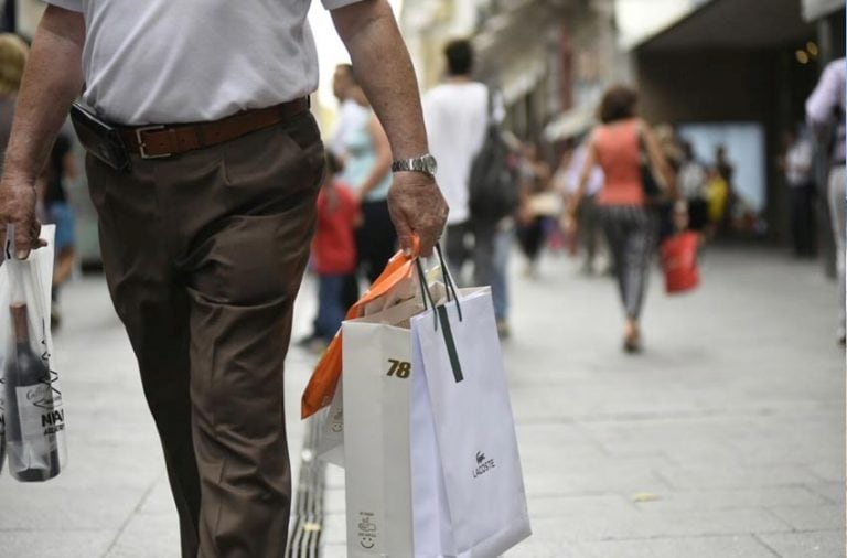 Horarios de los comercios del centro, los shoppings y supermercados.