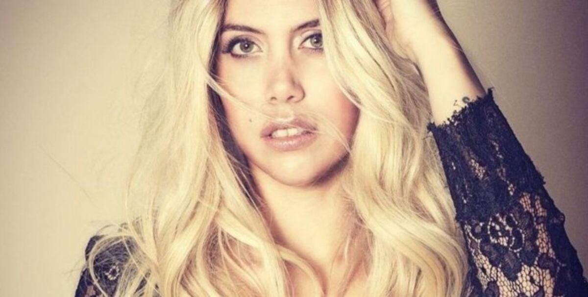 Escote profundo y pelo revuelto: la fórmula de Wanda Nara para cosechar miles de likes en Instagram