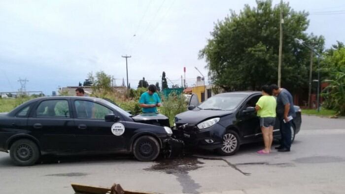 Choque de autos (Web).