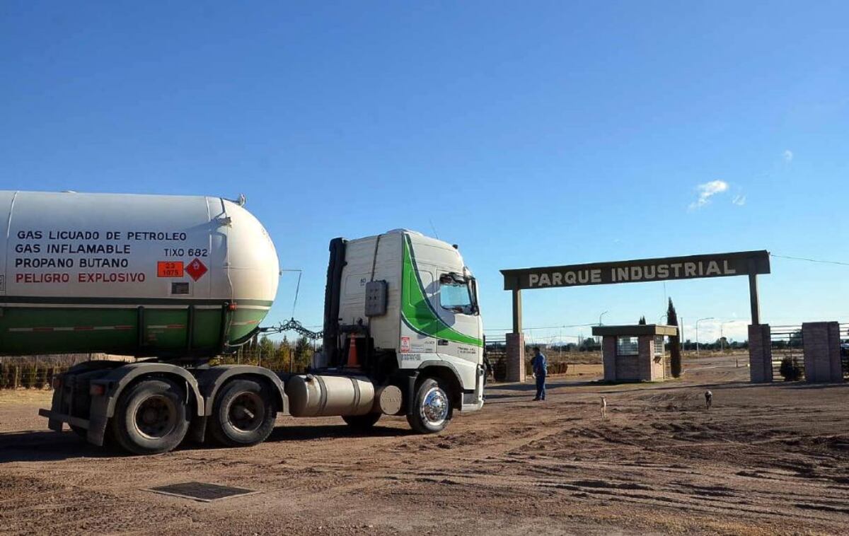 Buscan armar un parque logístico para retirar los camiones del casco céntrico