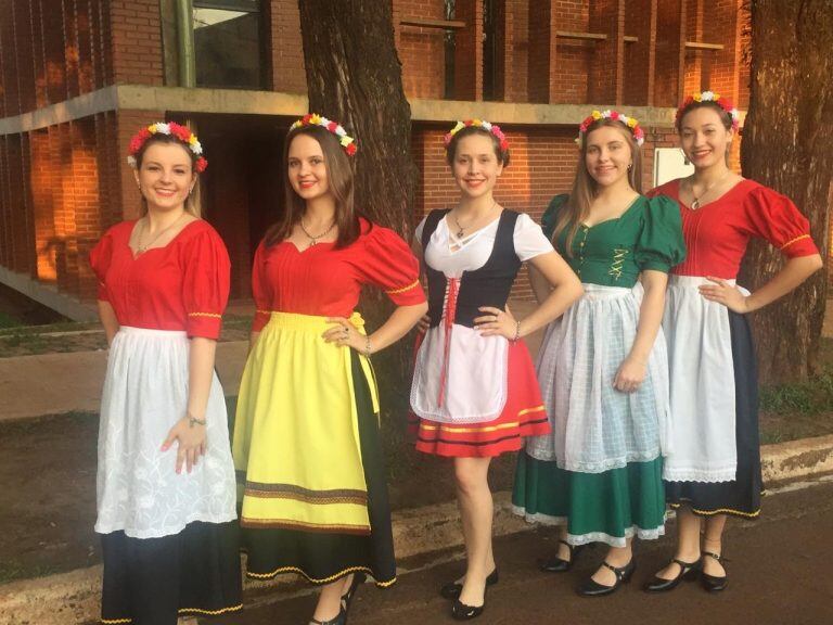 Trajes típicos en la Oktoberfeste de Aristóbulo del Valle. (Foto de Flavia Roggensack Lange)