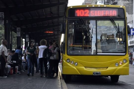 Desvíos de colectivos por actividades cerca del Politécnico