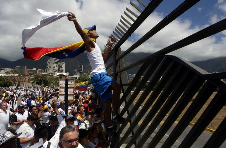 Seguidores de Juan Guaidó se manifestaron en la frontera (AFP)