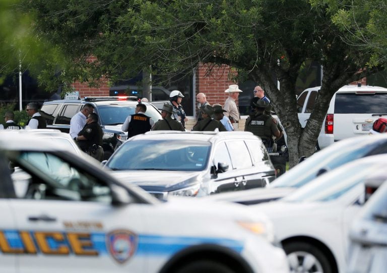 En fotos: las impactantes escenas del tiroteo en una escuela de Texas