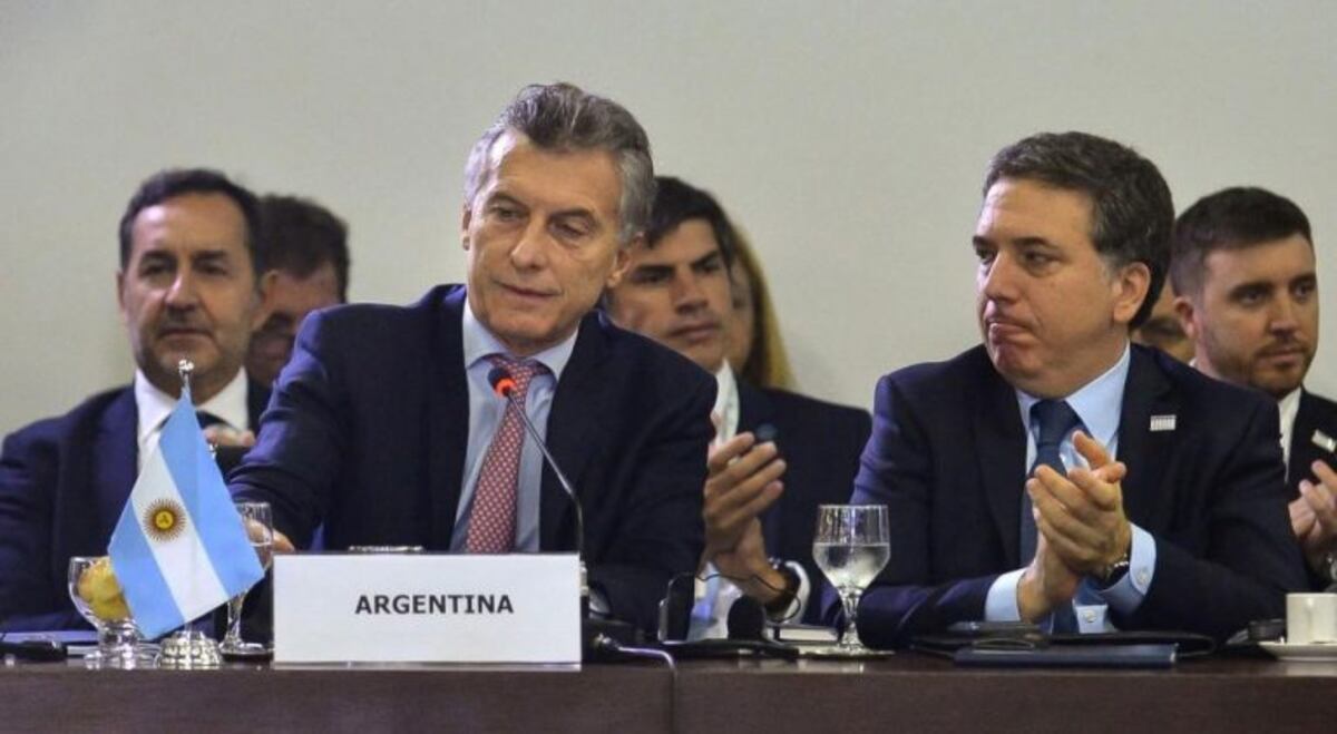 Ajuste: El Gobierno quiere eliminar "el despilfarro de la política"