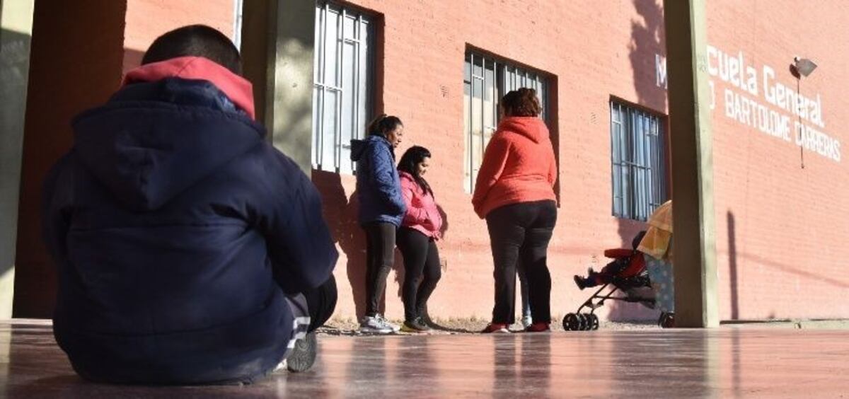 Escándalo por un docente que, en vez de enseñar, llora por amor