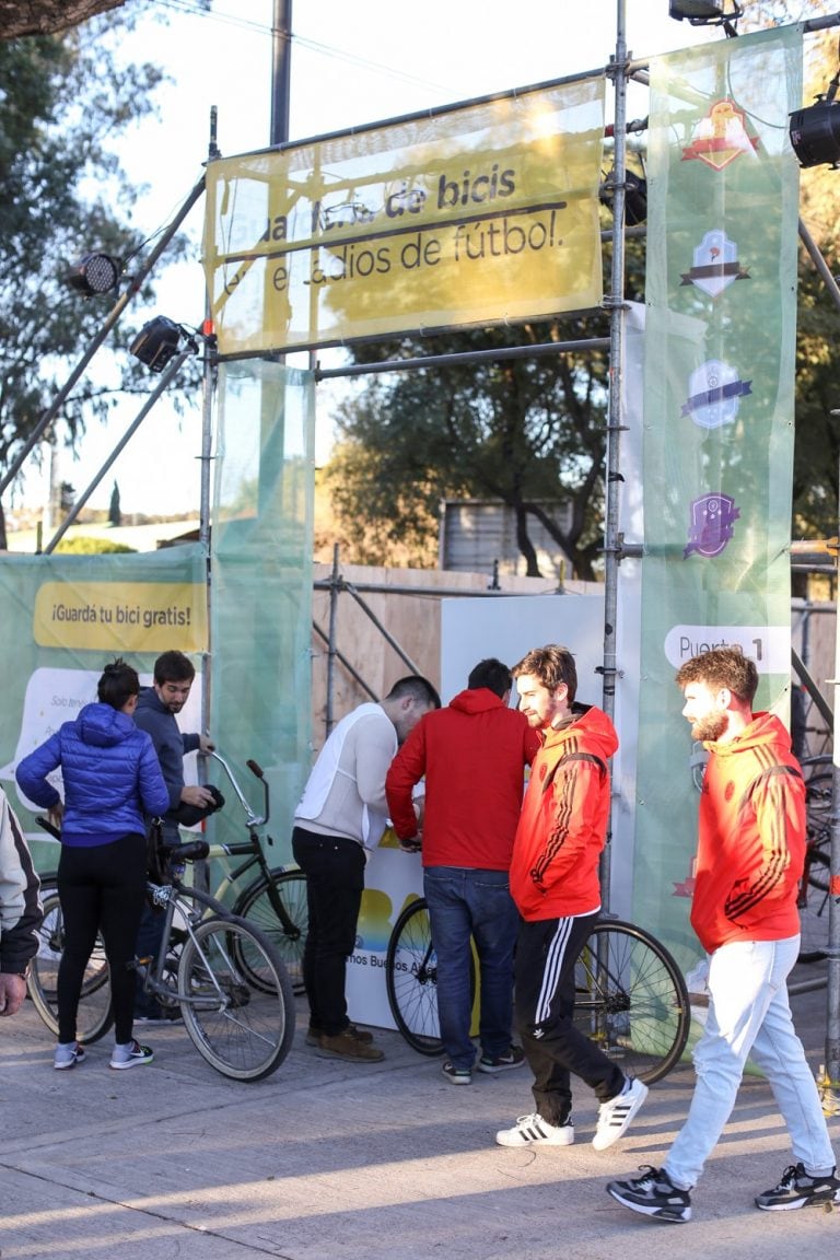 Guardería de bicicletas en El Monumental (BA)