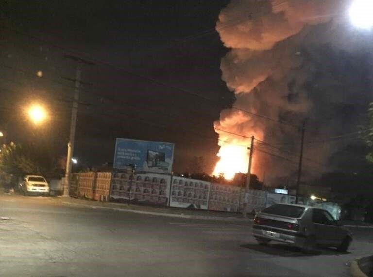 Los vecinos de la zona se despertaron de madrugada por las explosiones.