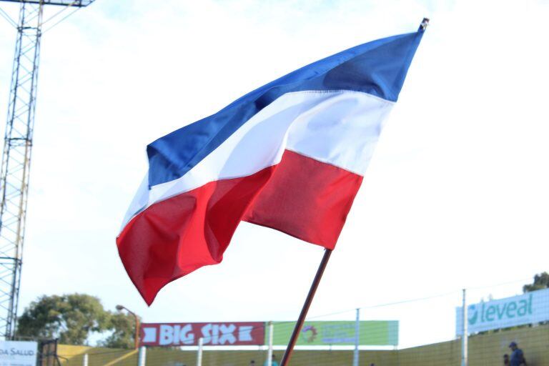 crpb Flamea en lo más alto la bandera del Campeón