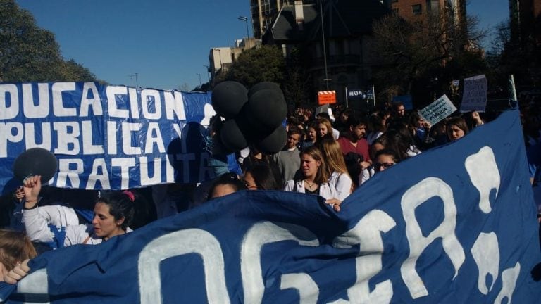 Marcha de la Universidad Nacional de Córdoba en defensa de la Universidad Pública.