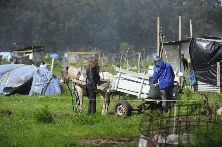 Desalojo de ocupantes que tomaban tierras en la localidad bonaerense de Guernica. (Clarín)