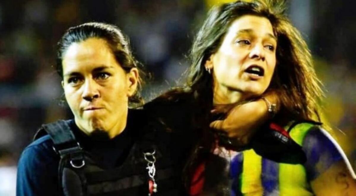 Qué dijo la dirigencia de Central sobre la joven que entró semidesnuda a la cancha