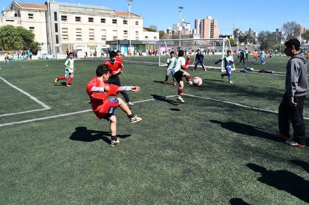 La Liga Barrial de Fútbol de Río Cuarto es un éxito de convocatoria.