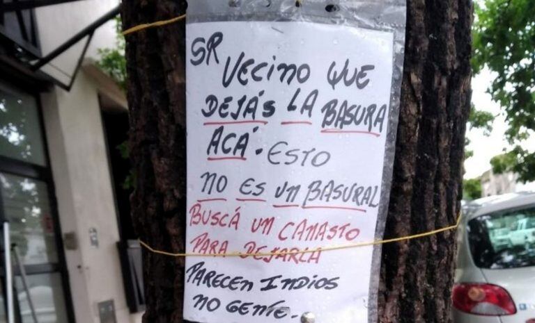 El cartel que indigna a Olavarría.