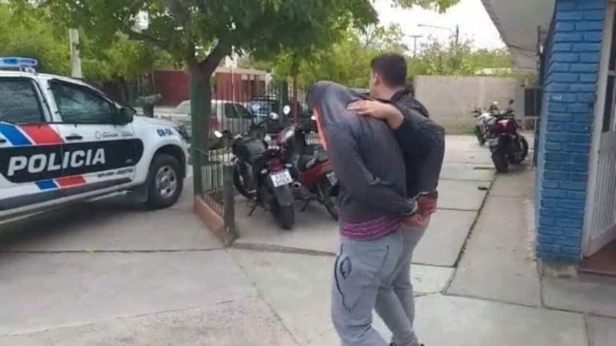 Golpeó salvajemente a una joven para robarle y quedó libre
