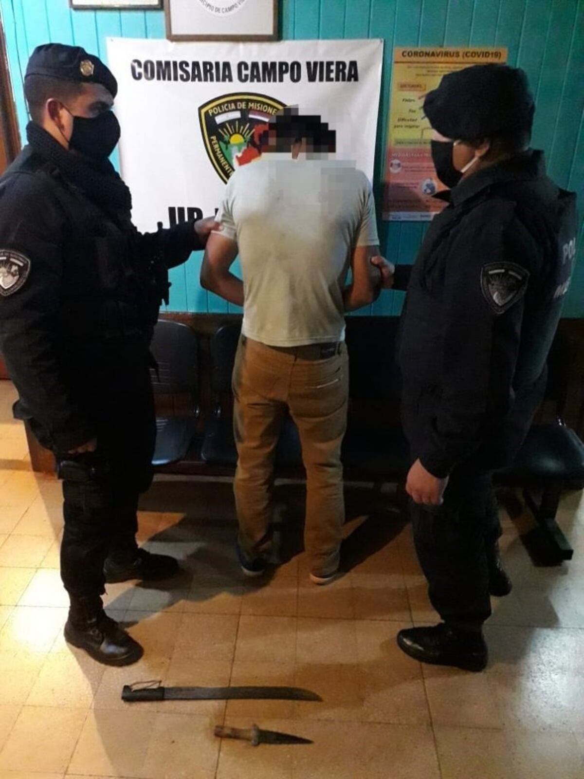 A machetazos exigió que lo atendieran en un kiosco de Campo Viera