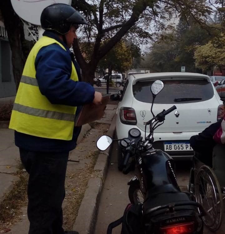 El supuesto inspector de tránsito que le pidió dinero a cambio de no labrarle una multa. (Fuente: Diario Chaco).