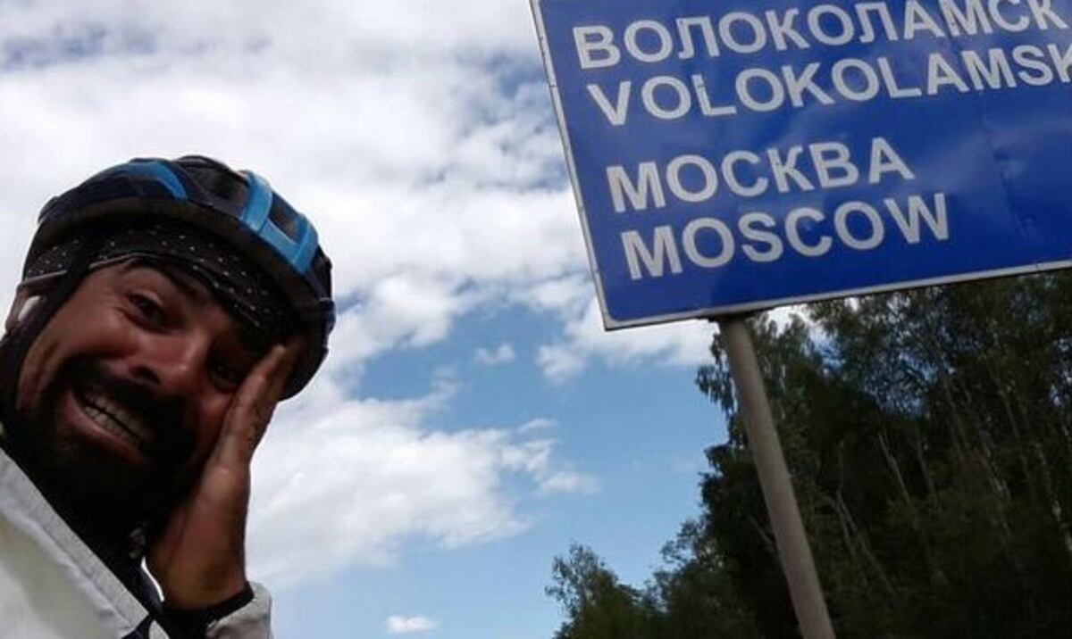 Llegó a Rusia el cordobés que se fue en bicicleta al Mundial con un fin solidario