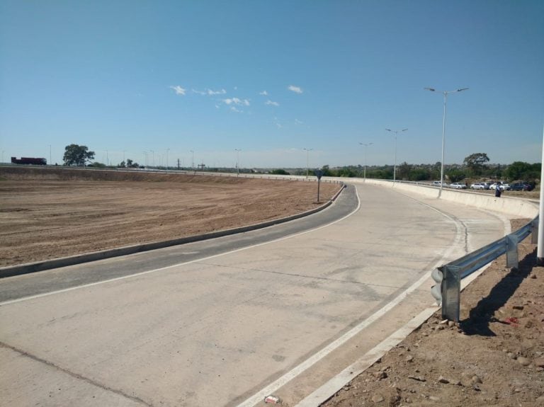 La obra de la Circunvalación en el ingreso por el este de la ciudad, que comunicará la avenida Costanera con la Terminal de Ómnibus.