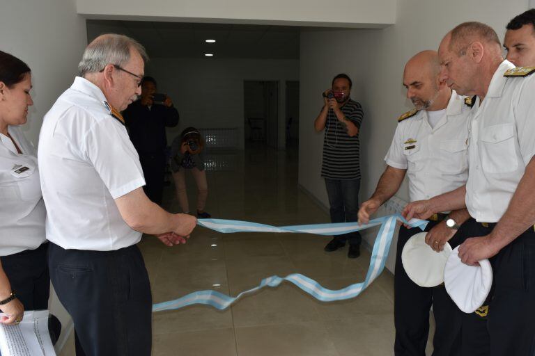 Corte de cintas en la Inauguración de la nueva sala